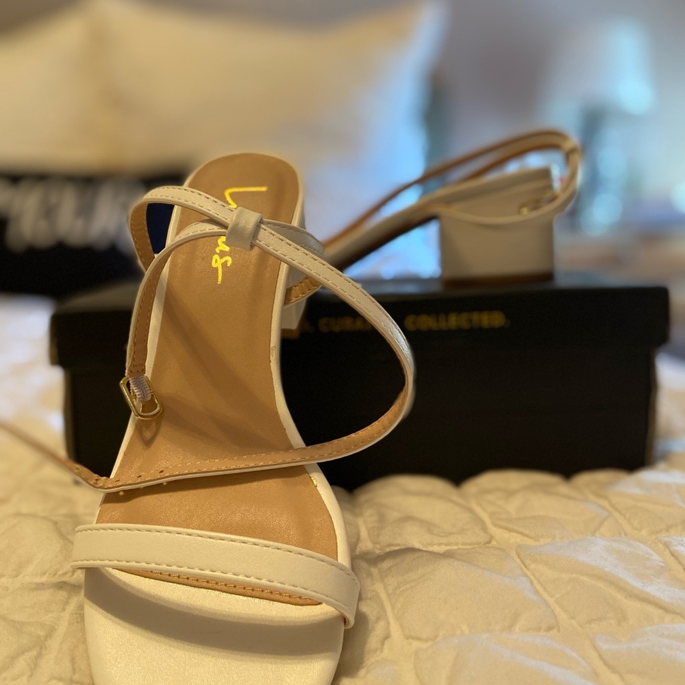 NWT Lulu’s Julie White Ankle Size 7